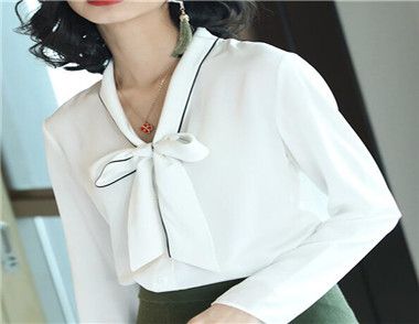 2018流行什么衬衫 衬衫扎进裤子怎么扎好看