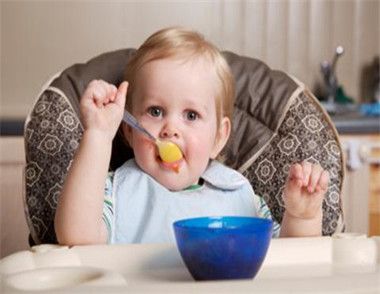 寶寶吃飯慢該怎么辦  寶寶吃飯慢的原因有哪些