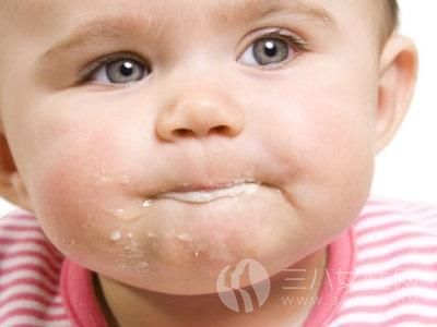 嬰兒吐奶是怎麼回事