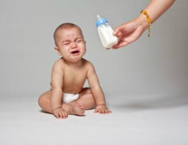 新生儿不吃奶是什么原因 新生儿不吃奶怎么办