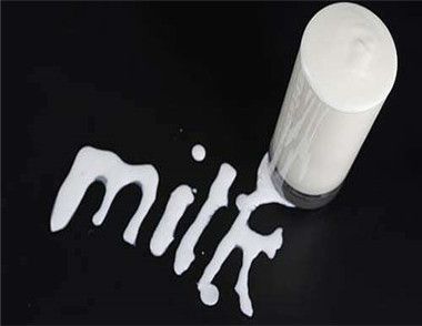晚上喝牛奶会导致肥胖吗 喝牛奶的最佳时间是什么时候