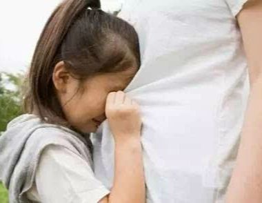 孩子依赖性太强的原因是什么 孩子依赖性强有什么表现