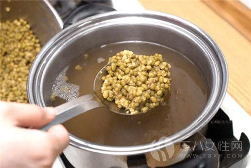 綠豆湯煮出來為什麼是紅色