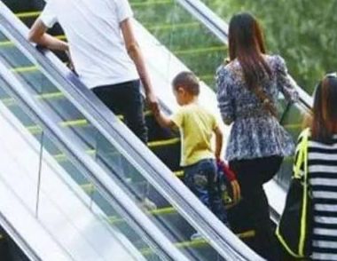 ​如何讓兒童安全乘坐手扶梯 搭乘自動手扶梯安全知識