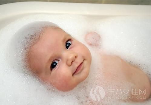 宝宝多大可以用沐浴露洗澡