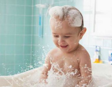 寶寶多大可以用沐浴露洗澡 如何選購嬰兒沐浴露