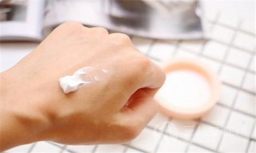 长期使用素颜霜对皮肤伤害大吗