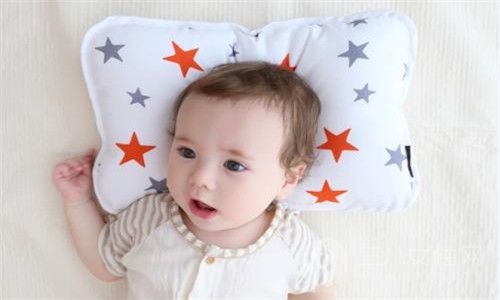 嬰兒枕頭的高度標準是什麼