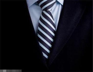 男士领带怎么选 打领带时注意什么