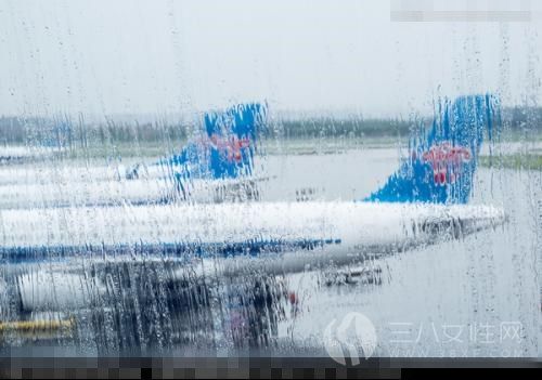 成都機場雷暴天氣是怎麼回事