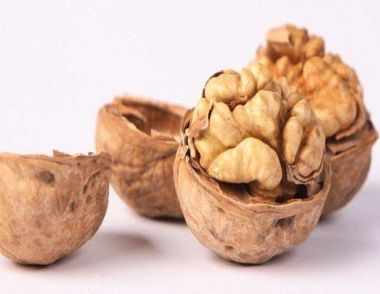 吃核桃有哪些好处 哪些人适合吃核桃