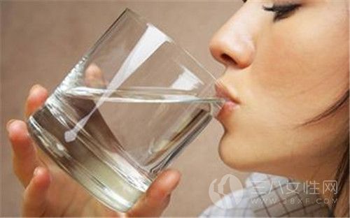 成人一天喝多少水比较好