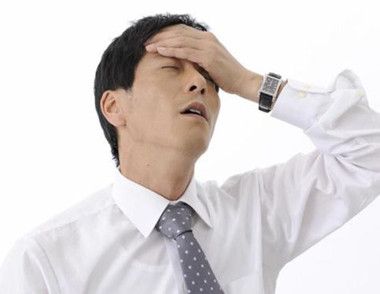偏头疼的症状表现有哪些 引起偏头痛的原因可能有哪些