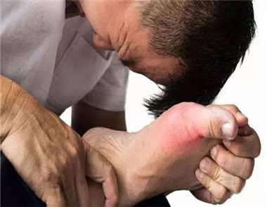 下楼梯腿关节痛原因 如何缓解腿关节疼