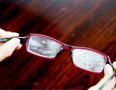 为什么眼镜的镜片会起雾 如何防止眼镜起雾