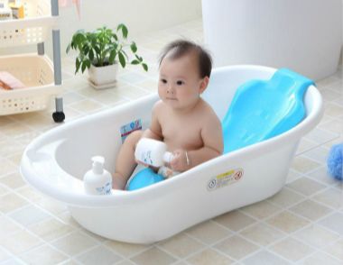 如何選購嬰兒浴盆 嬰兒浴盆怎麼選購