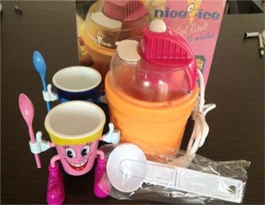 家用冰淇淋机哪种好 家用冰淇淋机的使用方法