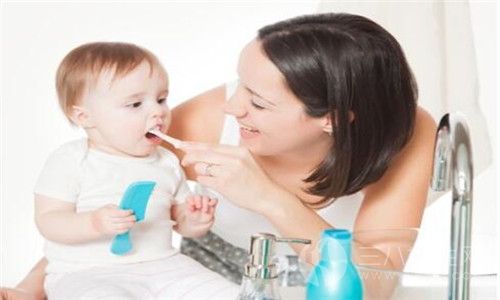 宝宝的牙刷该怎么选