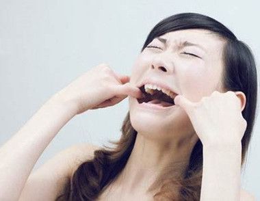口干口苦是什么引起的 怎样预防口干口苦