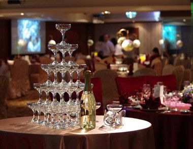 婚礼上怎样倒香槟 婚礼上倒香槟要注意什么