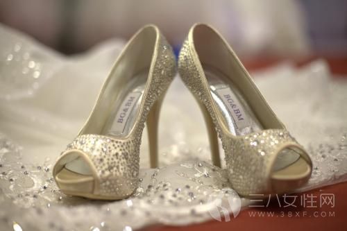 新娘结婚穿的鞋子有什么讲究