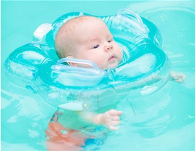 婴儿游泳有什么好处 ​婴儿游泳有哪些注意事项