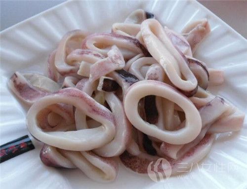 铁板鱿鱼是怎么做的 鱿鱼好吃的做法有哪些.jpg
