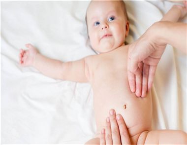 宝宝攒肚子有哪些征兆  宝宝攒肚正常吗