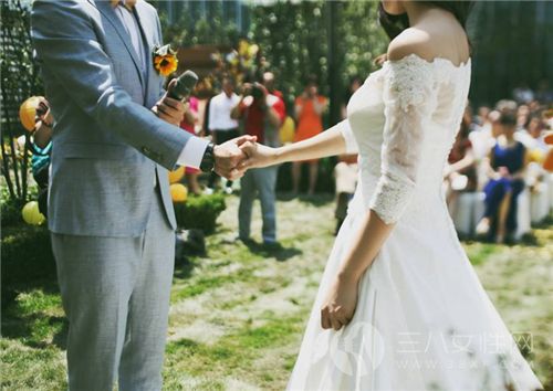 草坪婚礼如何挑选婚纱