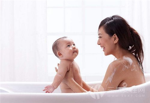 新生儿肚脐未脱落前洗澡需要注意什么.png