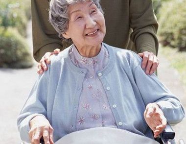 引起帕金森病的原因有哪些 帕金森病有什么特征