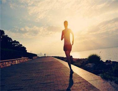 为什么跑步时会心率过快 跑步的正确方法是什么