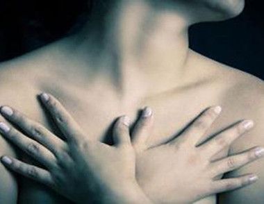 女性胸大容易的乳腺癌吗 乳腺癌是怎样引起的