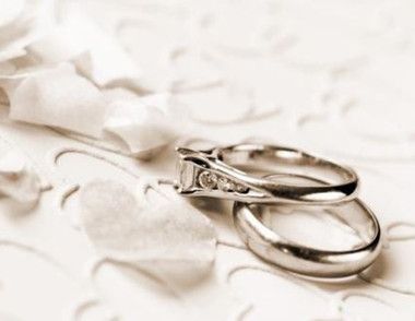结婚戒指选什么材质的比较好 结婚戒指的戴法是怎样的