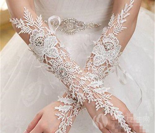 新娘如何选择搭配婚纱的手套