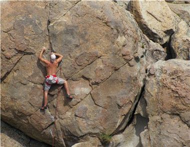 女生攀岩有哪些好处 攀岩有哪些危险