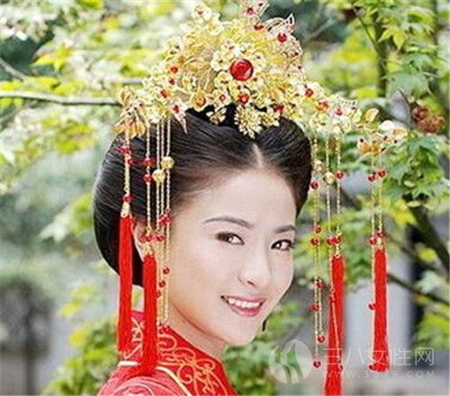 不同脸型的新娘做中式新娘造型