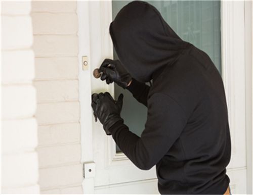 喝止小偷被刺死是怎么回事 女生在外面遇到小偷该怎么办