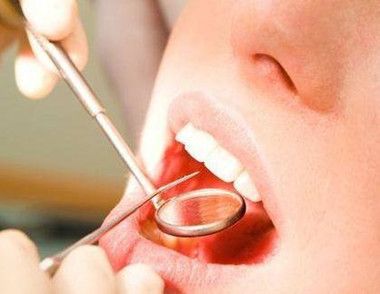 牙龈肿痛是怎样引起的 牙龈肿痛怎么办