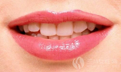 嘴唇起皮是什么原因 嘴唇起皮怎么处理