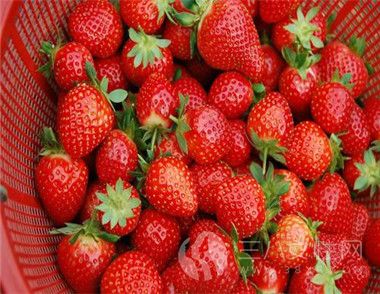 怎么吃草莓最健康.jpg