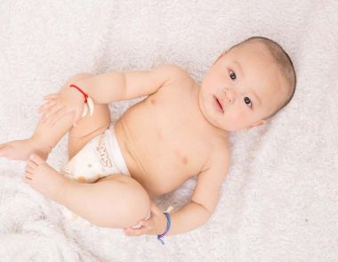 给宝宝换尿布的正确步骤 给宝宝换尿布需要注意什么