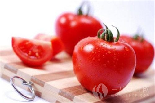 夏季吃什么水果好 吃水果有什么好处西红柿.jpg