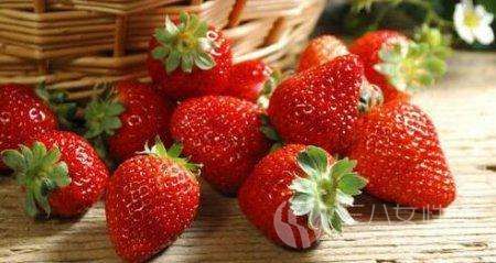 怎么吃草莓最健康23232.jpg