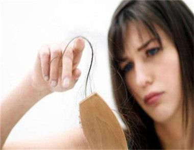 每天掉发少于100根都正常是怎么回事 一天掉多少根头发是正常