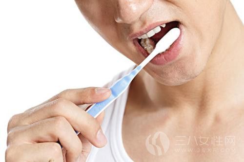 早上刷牙时有恶心感是怎么回事 早上刷牙时有恶心感怎么办·.jpg