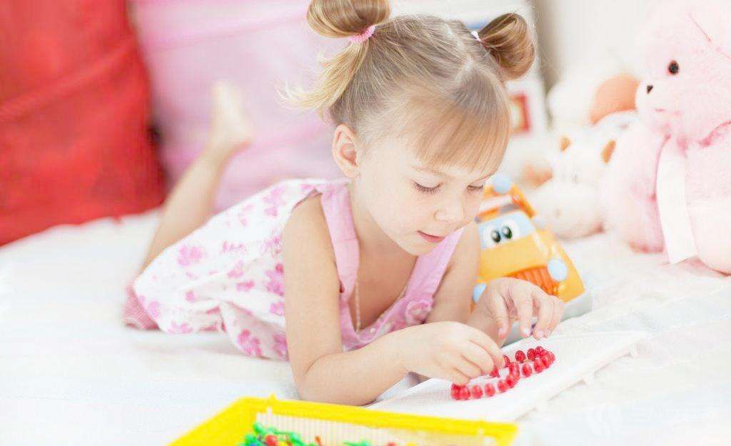 给孩子挑选玩具时要注意什么 父母给宝宝买玩具的注意事项