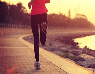 早上起床哪些小动作可以减肥 早上适宜跑步减肥吗