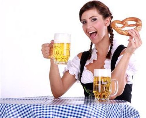 女性喝啤酒有什么坏处 女生喝啤酒会发胖吗···.jpg
