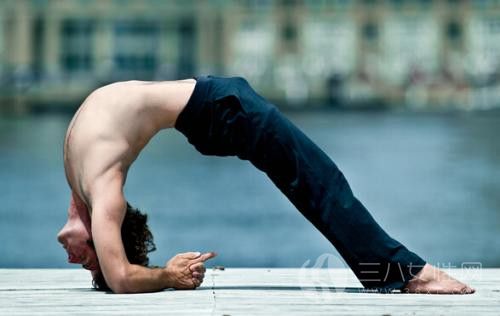 男人常練瑜伽有什麼好處 適合男人的瑜伽動作有哪些·.jpg